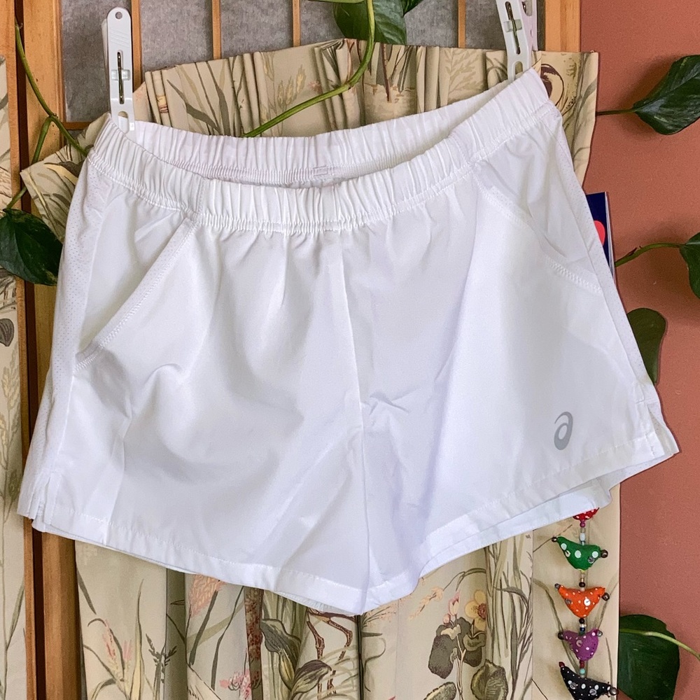 NWT ASICS Women’s White Tennis Athletic Practice Shorts Med Large - Picture 2 of 13